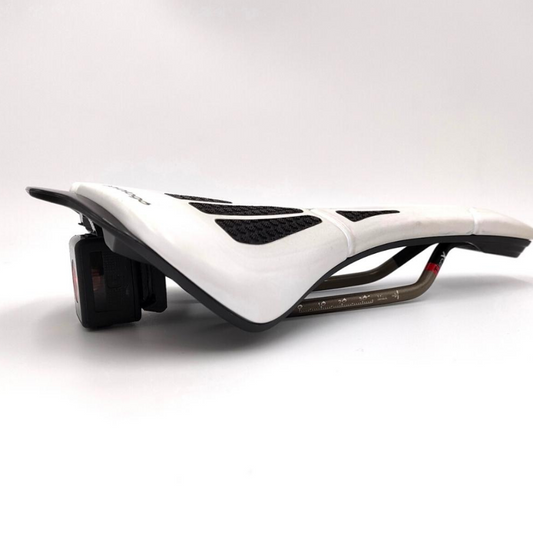 プロロゴ スクラッチ M5 専用 Bontrager Flare RT サドルマウント(リアライトホルダー)